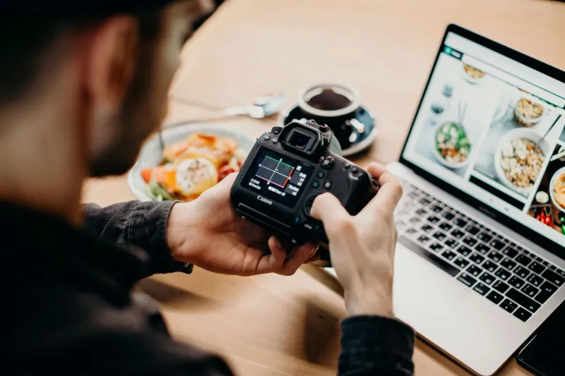 Your Client Is Already Watching: How Live-Edit Sharing Is Flipping the Photography Business Model