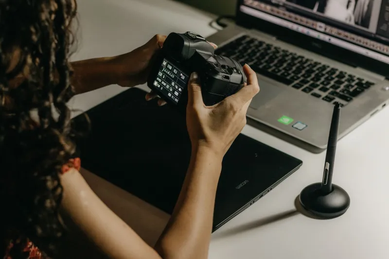 The Ping Problem: Why Your Best Editing Happens When Nobody Can Reach You